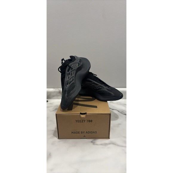 Size 9.5 - adidas Yeezy 700 V3 Dark Glow main image 4